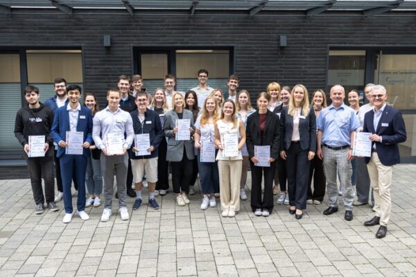 Neue SDG-Scouts für die Wertgarantie Group / 21 Young Talents starten als zertifizierte Nachhaltigkeitsbotschafter in der Unternehmensgruppe durch